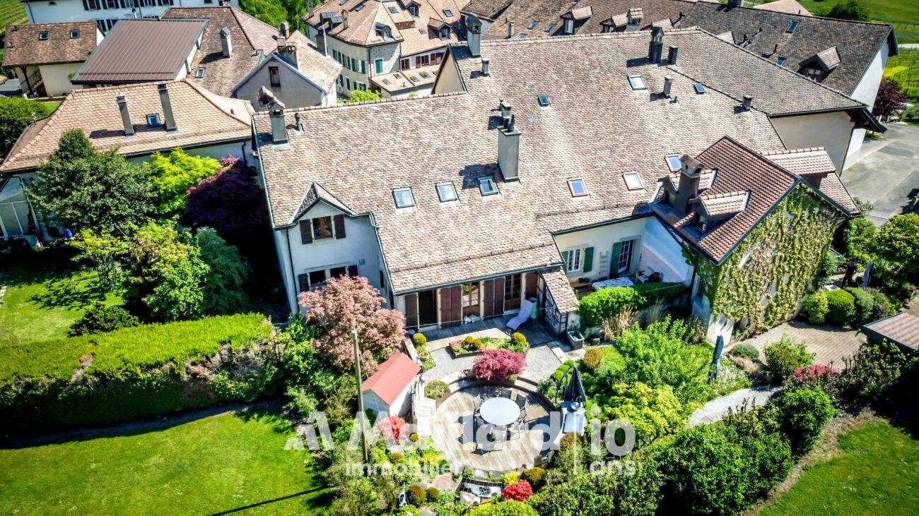 Charming Building with 3 units