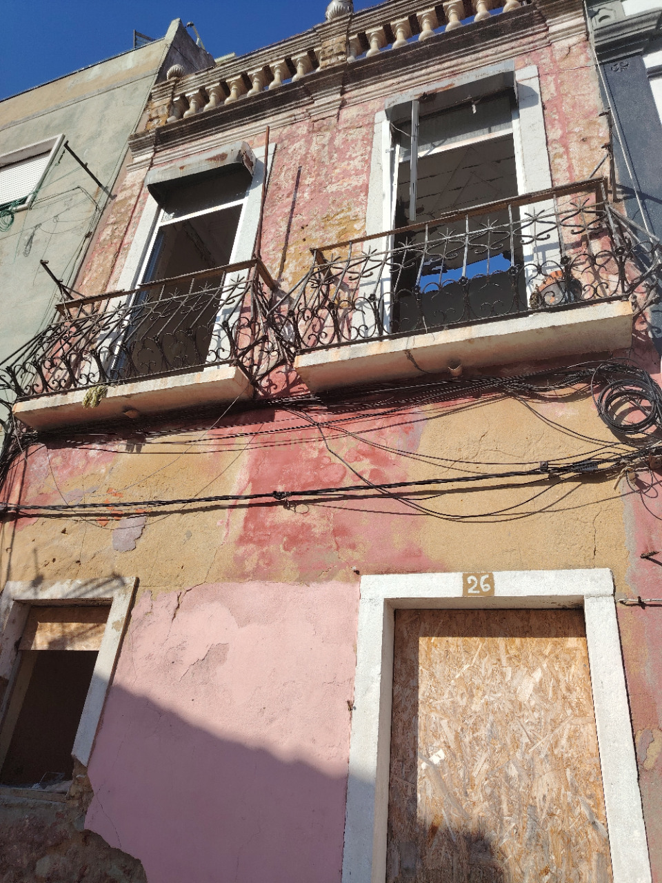 Charming Apartment for Recovery in Setúbal with River View