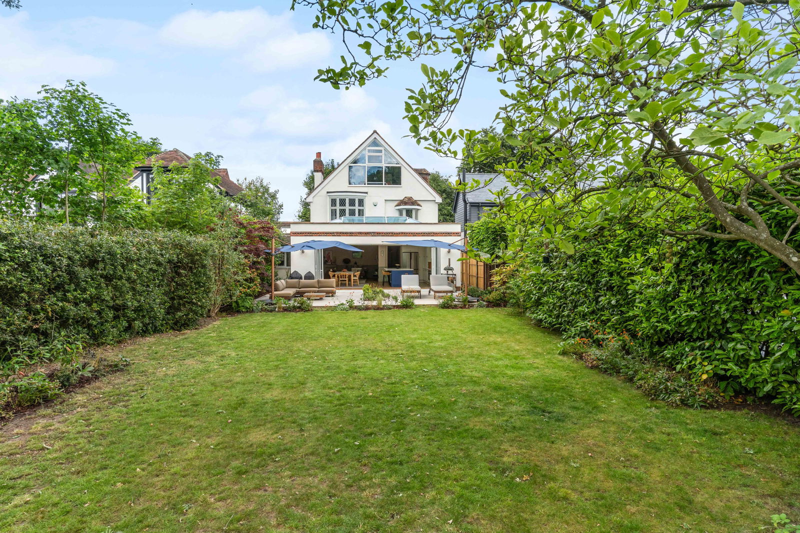 Detached House: for sale in Brentwood