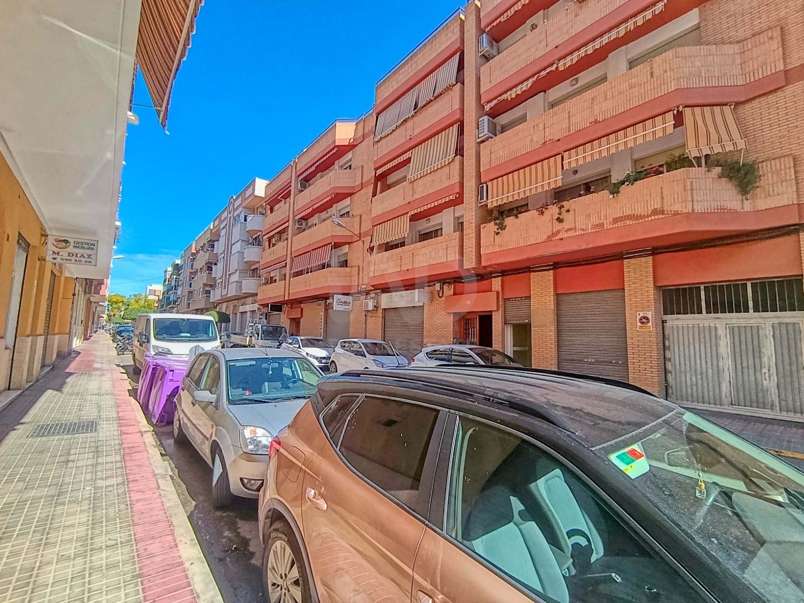 Tienda / local comercial 3 dormitorios - 101.00 m2