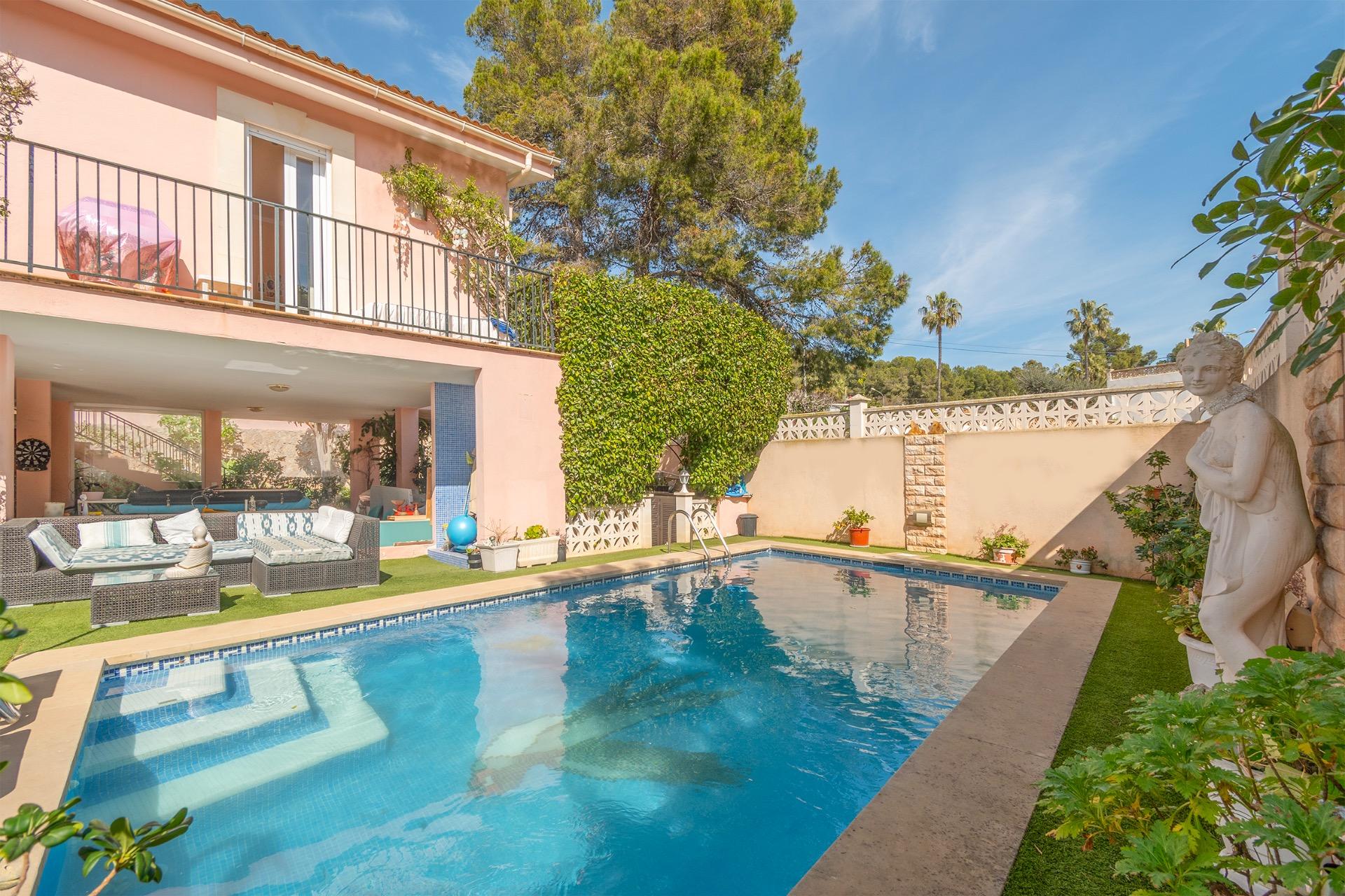 Detached villa with pool in Costa de la Calma