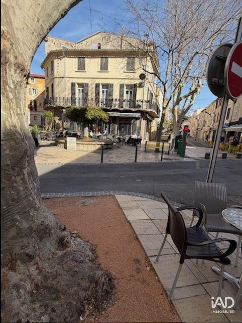 Building for sale in Istres, France