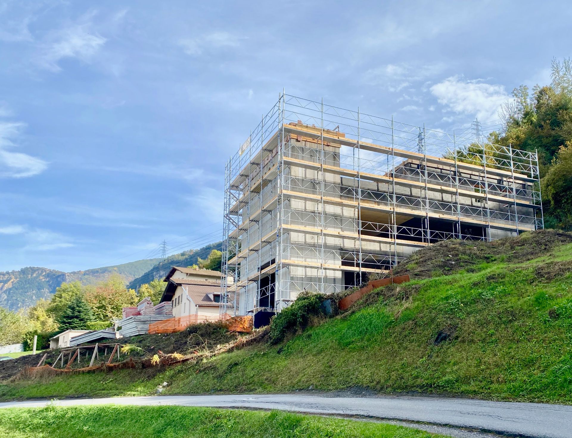 Industrial & commercial hall under construction in Sion