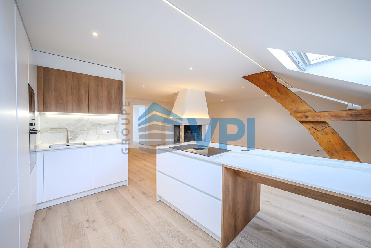 Fully renovated apartment just a stone's throw from the lake