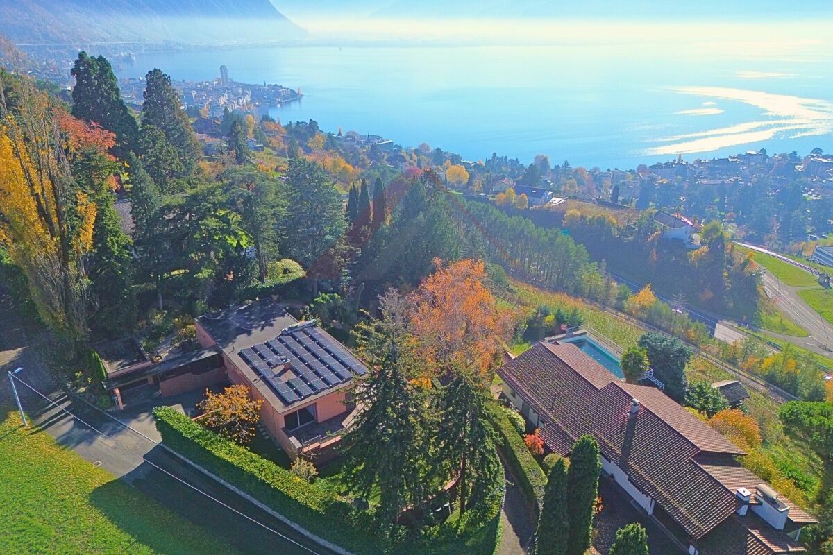 Chernex - Exceptional villa renovated in 2025 (337 m²) with panoramic terrace 95 m² and spectacular views of Lake Geneva & the A…