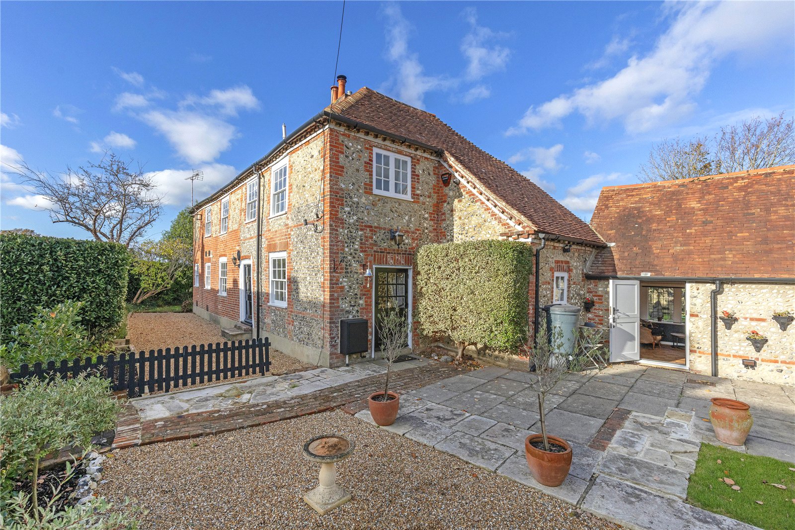 Detached House: for sale in Sidlesham Chichester