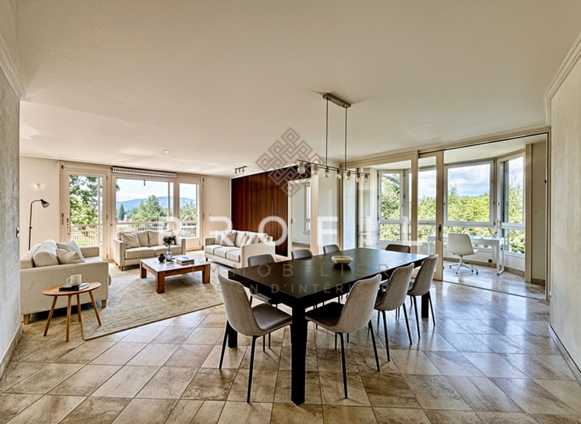 Large bright apartment to renovate in the heart of Versoix