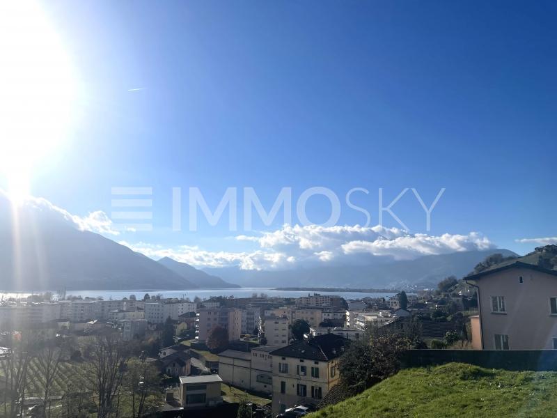 Unobstructed panorama in a year-round sunny residential area