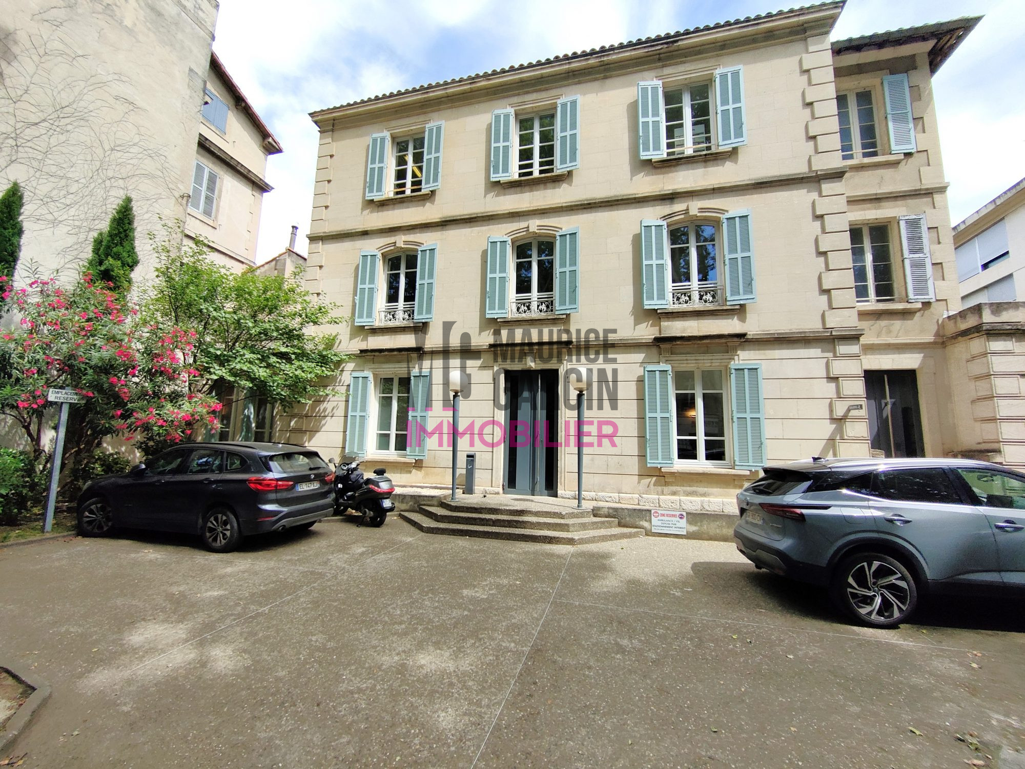 Commercial for sale in Avignon, France