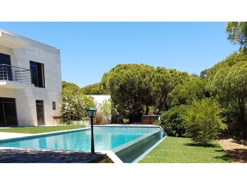 Villa with swimming pool and total area of 1262m2 in Praia Verde, in Altura, Castro Marim
