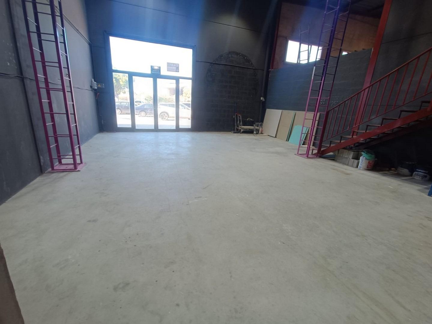Warehouse in Polígono area