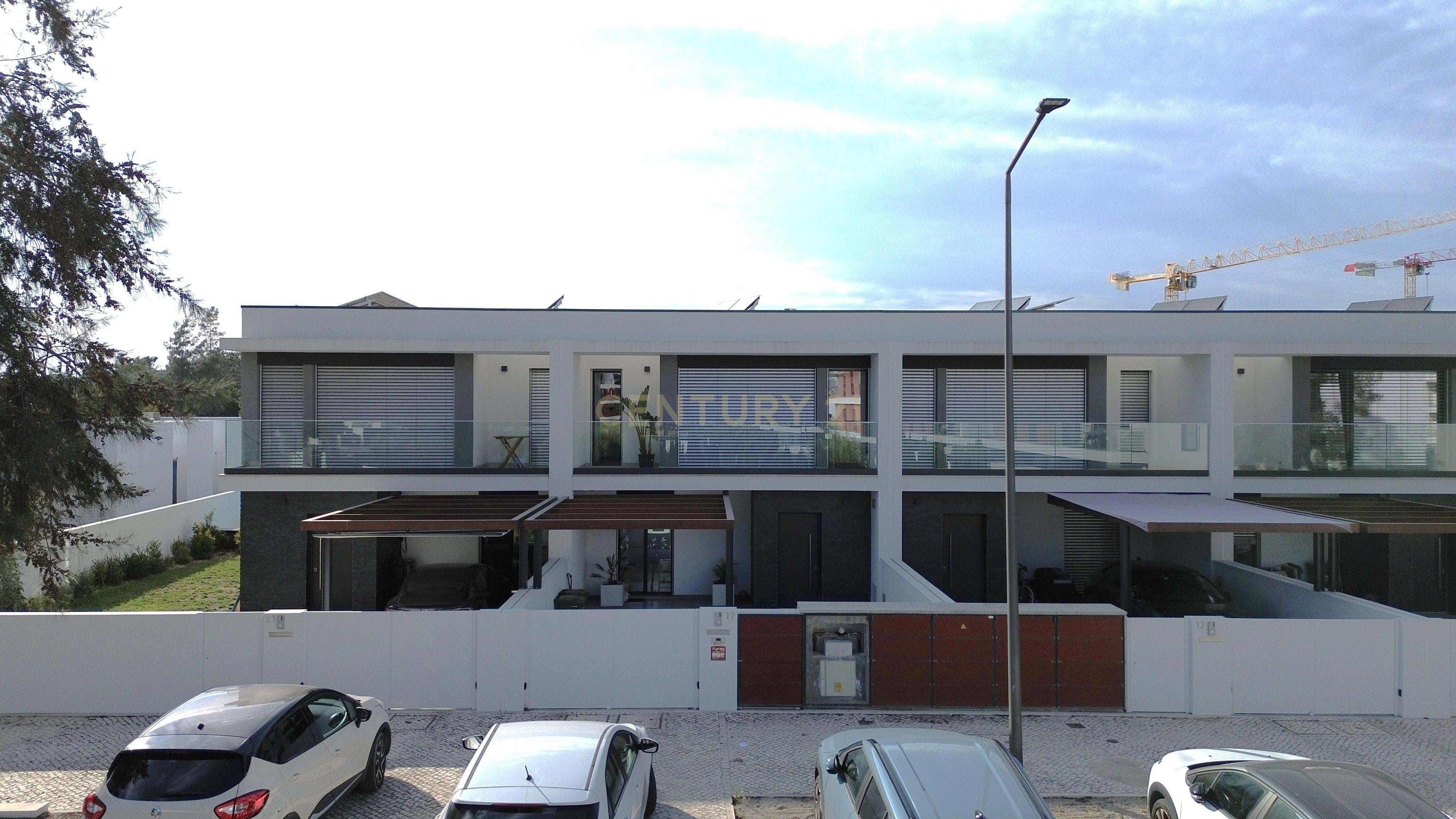 4+1 bedroom villa in Quinta do Pinhão, Verdizela, 7 minutes from Fonte da Telha beach, 20 minutes from Lisbon