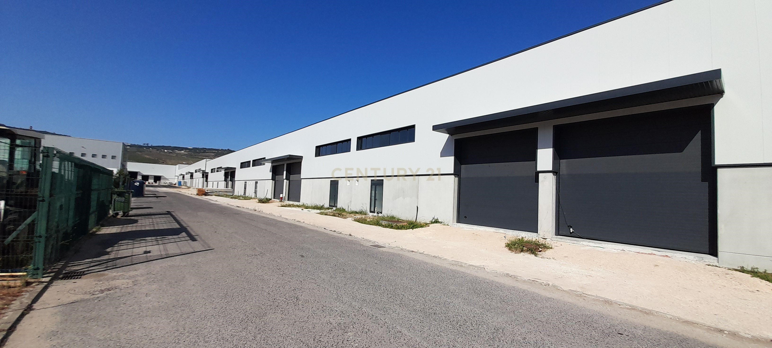 Warehouse located in a gated community in Arruda dos Vinhos