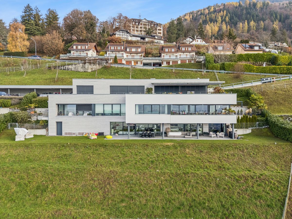 Exceptional apartment with lake & mountain panorama