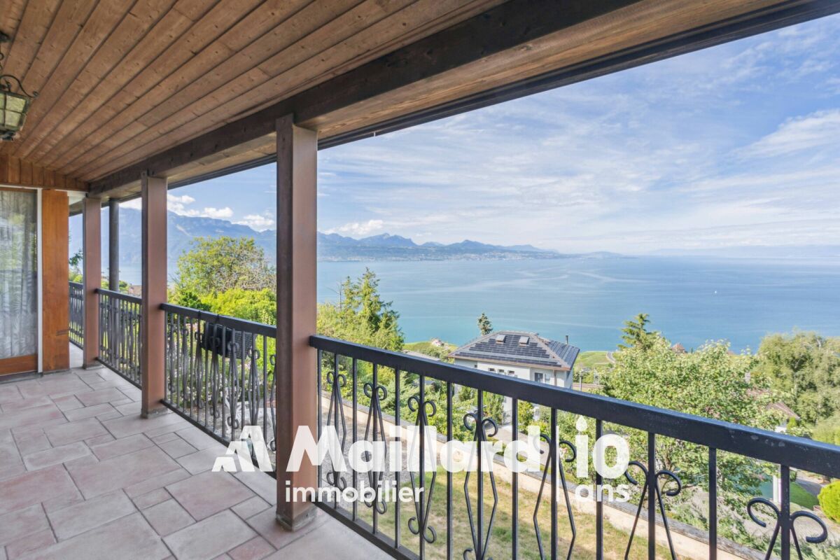 Two-unit villa with breathtaking views