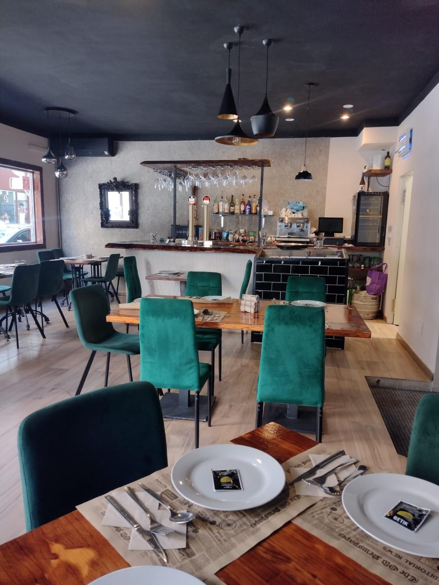 Commercial for sale in Alicante, Spain