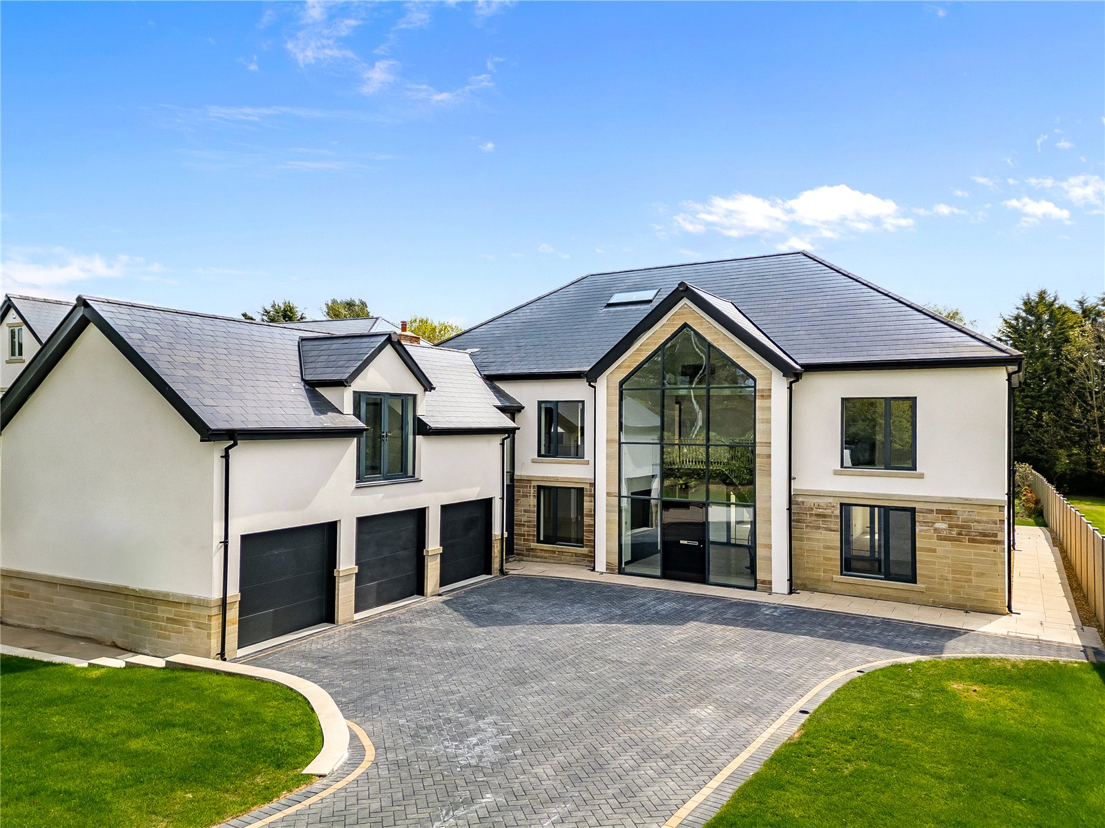 Detached House: for sale in Alwoodley Leeds