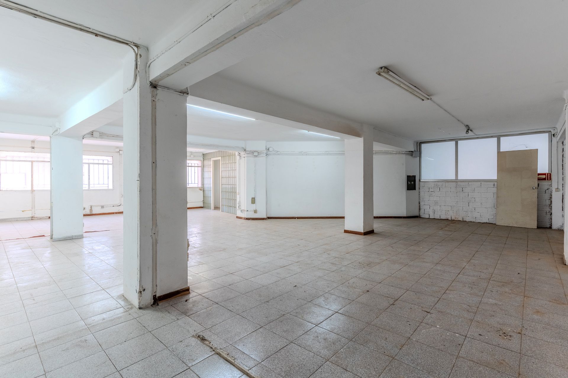Commercial for sale in L'Hospitalet de Llobregat, Spain
