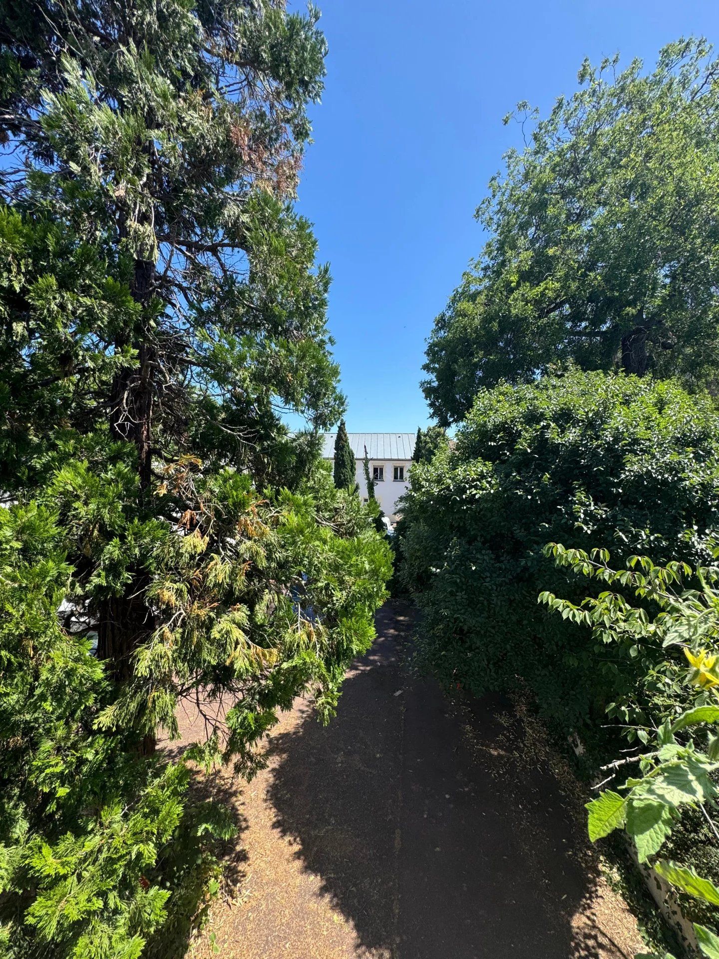 Building for sale in Argenteuil, France