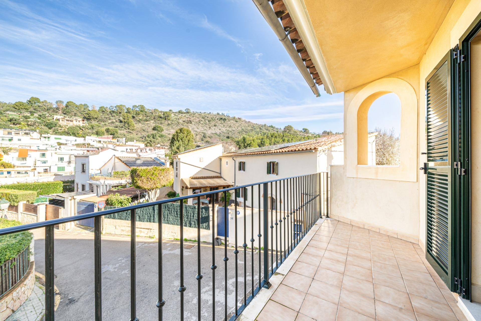 Semi-detached villa with terraces and garage in Calvià, Mallorca