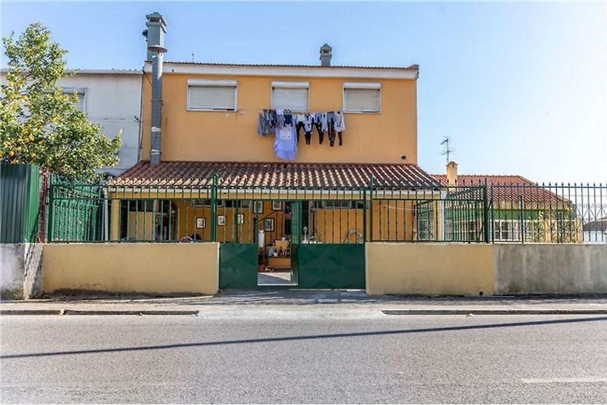 Building for sale in Odivelas, Portugal