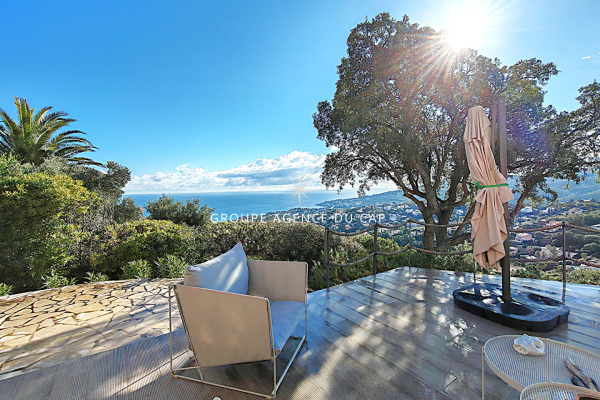 FOR SALE SEA VIEW VILLA OF 150M² WITH 5 BEDROOMS, SWIMMING POOL AND GARAGE IN LES ISSAMBRES