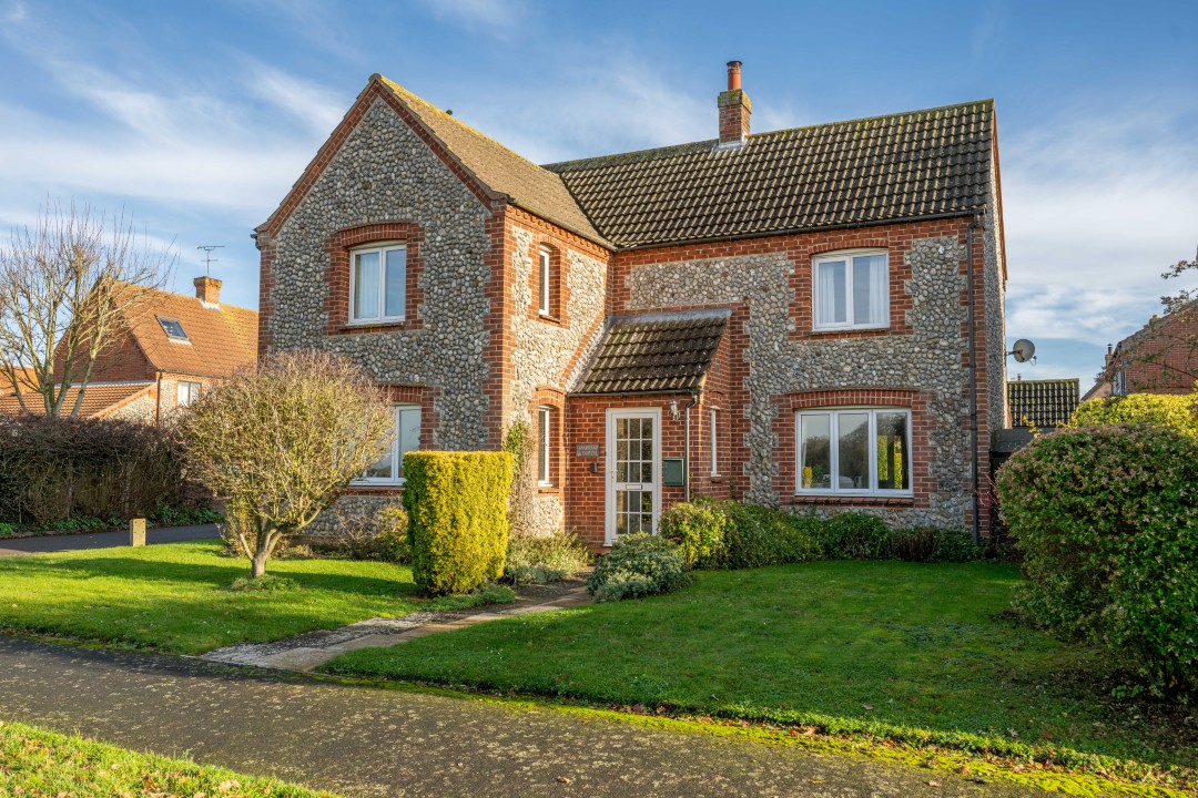 Detached House: for sale in Langham Holt