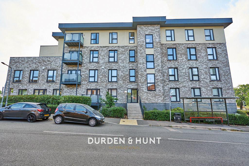 Condo for sale in Loughton, United Kingdom