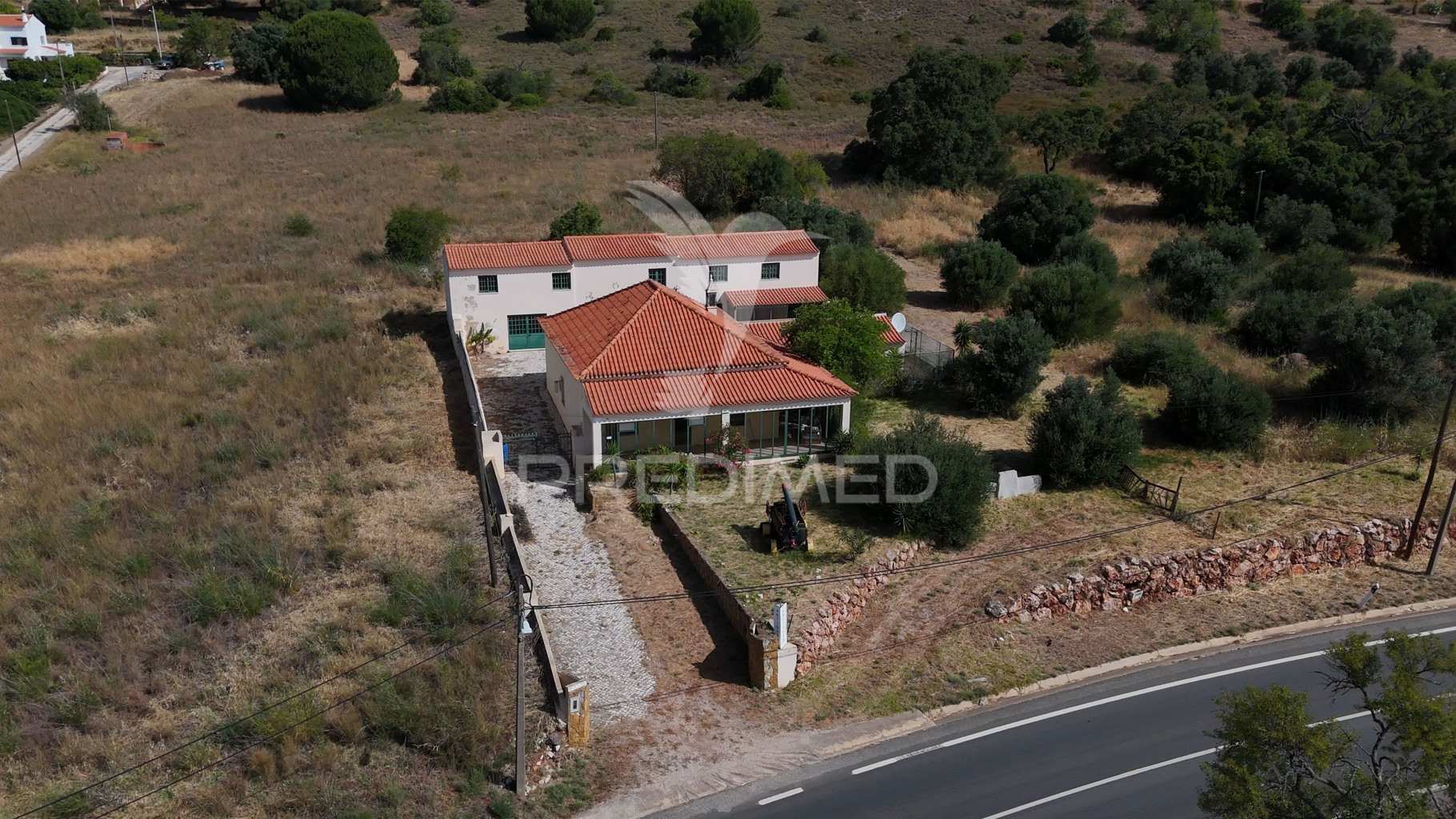 House with commercial space