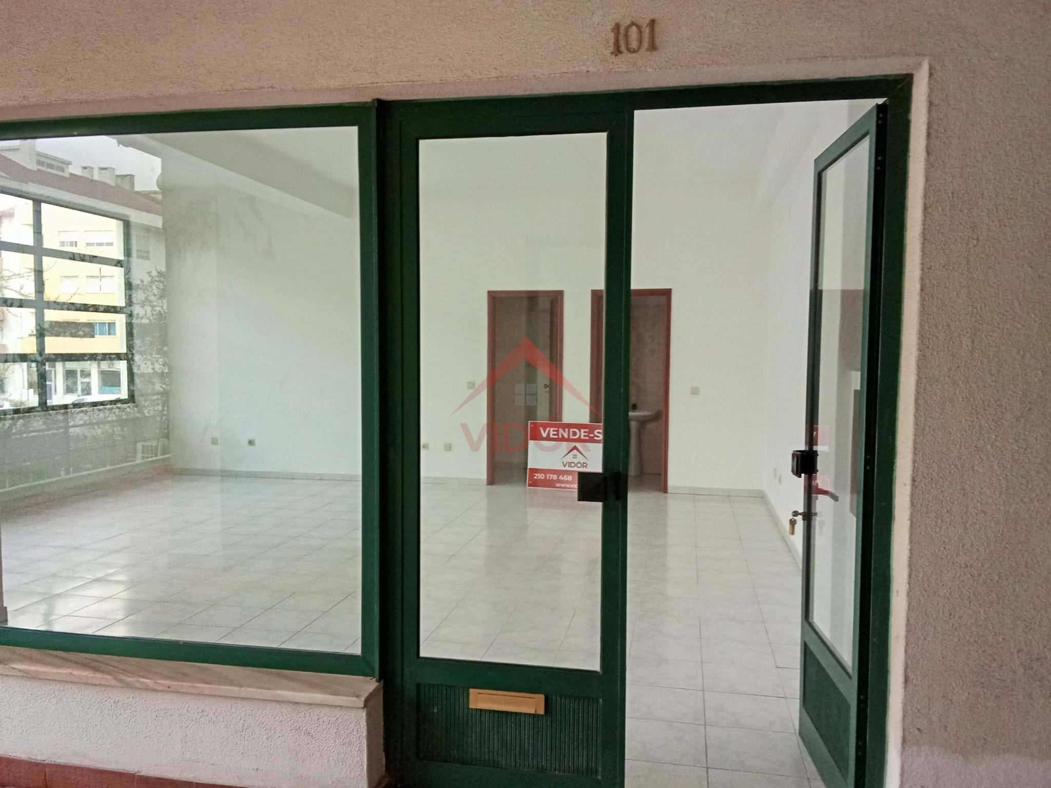 Store in the New Municipal Market of Baixa da Banheira - DI