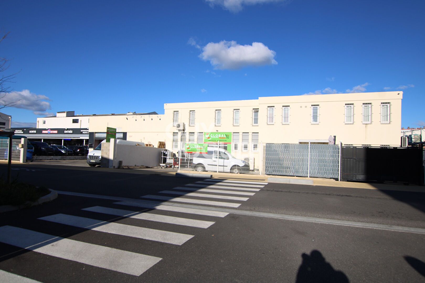 Commercial for sale in Avignon, France