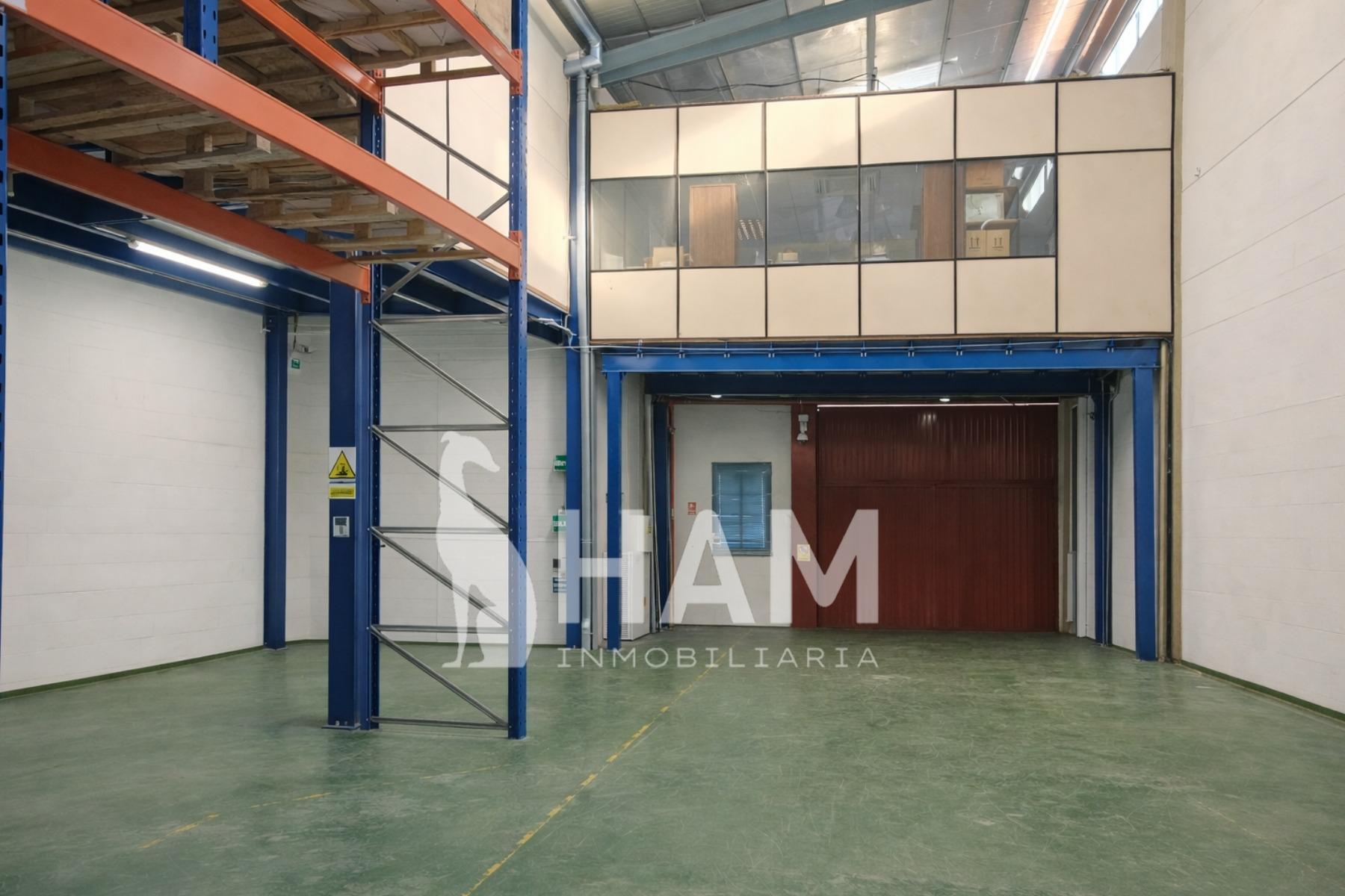 Industrial warehouse 1,040 m2 with offices – Pinar del Espino (Boadilla)