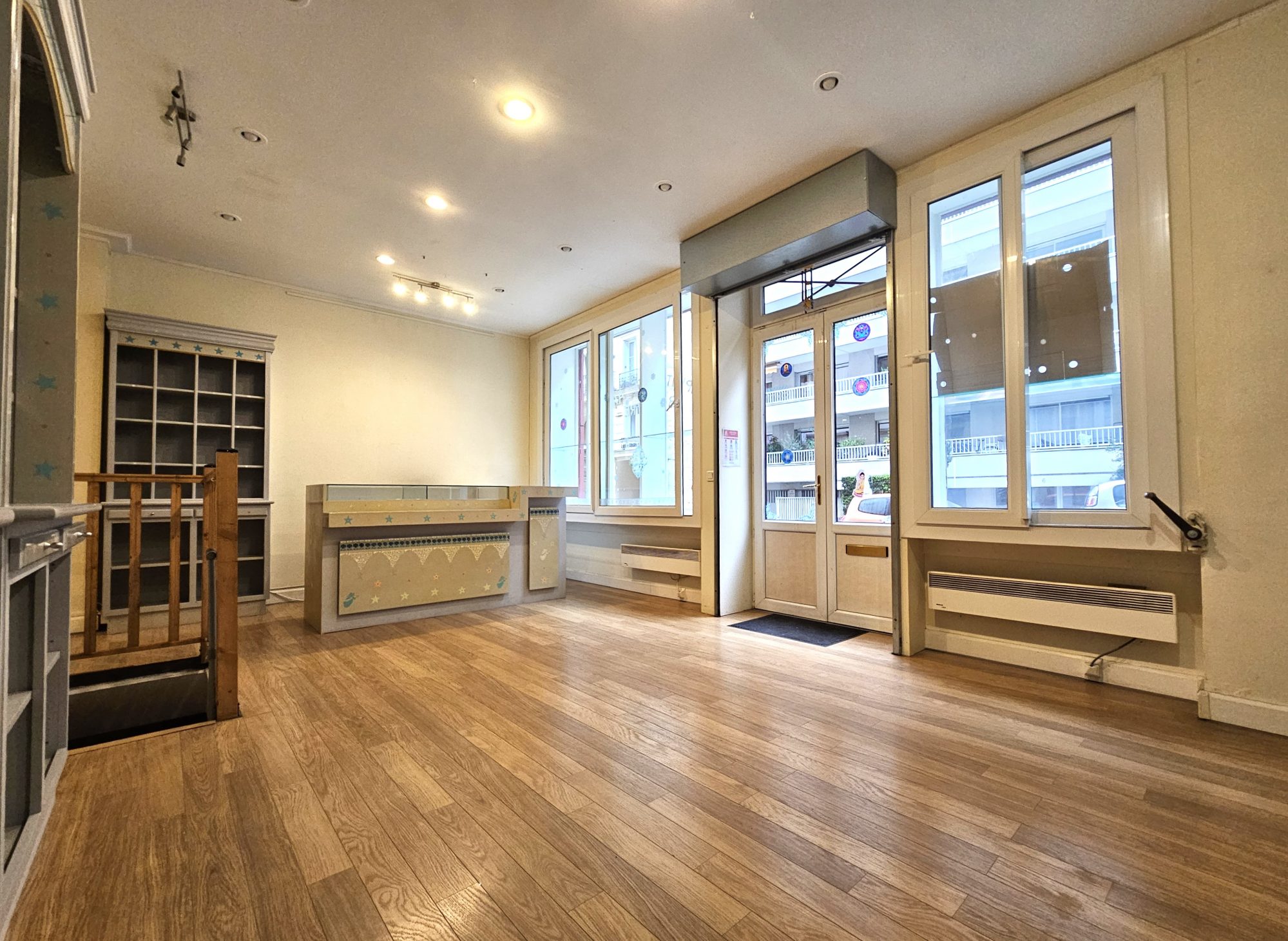 Commercial for sale in Paris, France