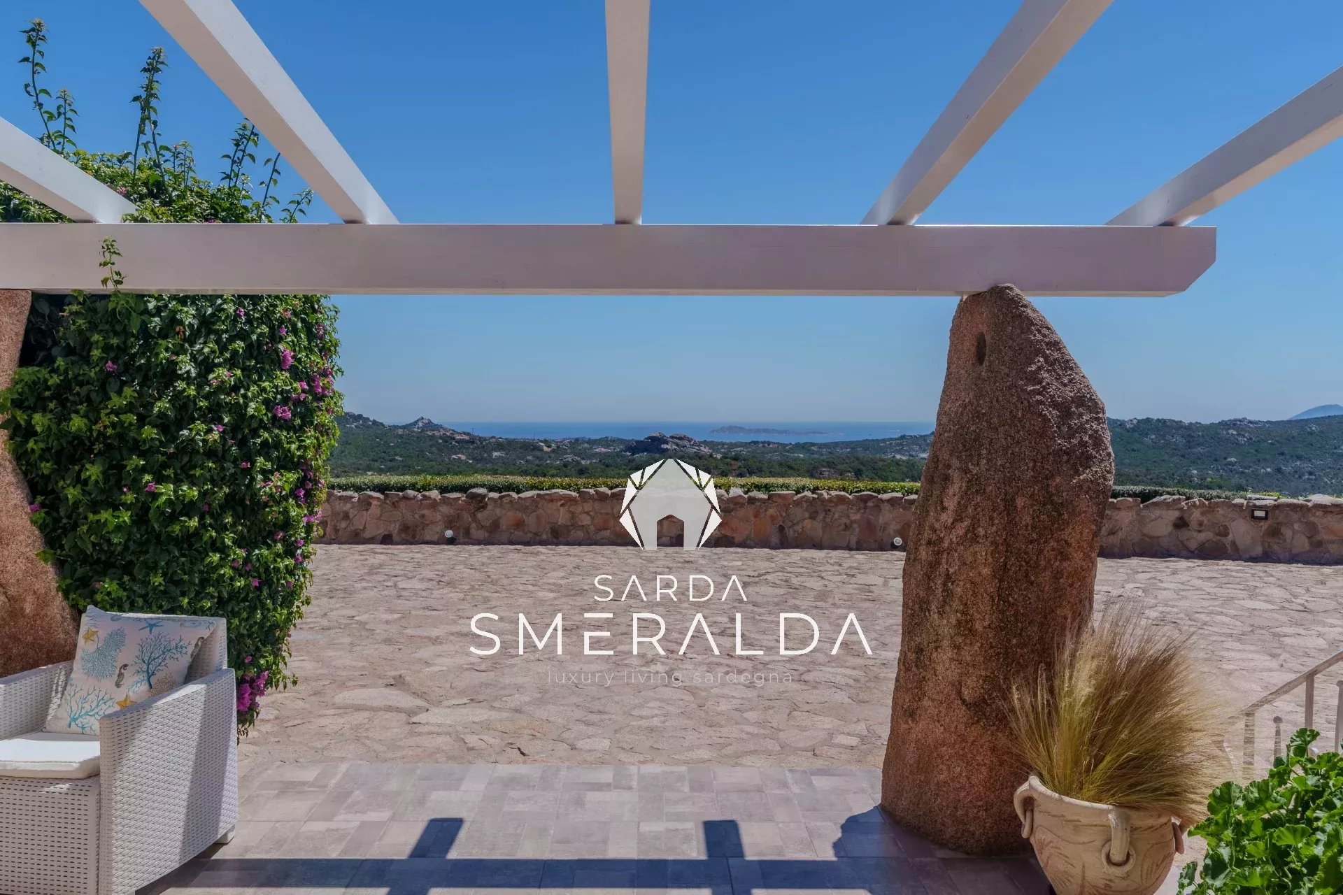 Exclusive Villa with Guest House and Breathtaking Sea View – Just 10 Minutes from Porto Cervo