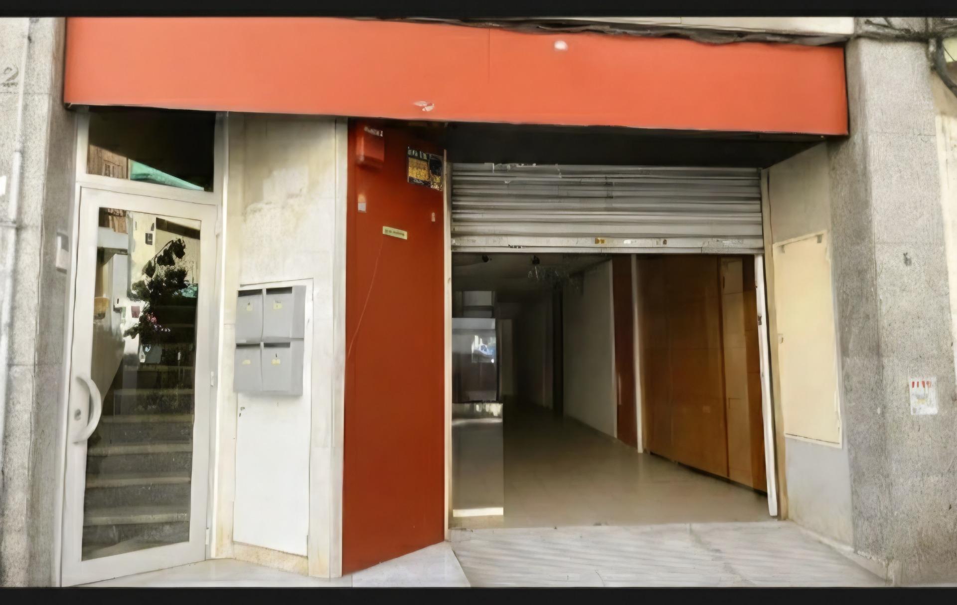 Commercial premises for sale in the centre of Montcada