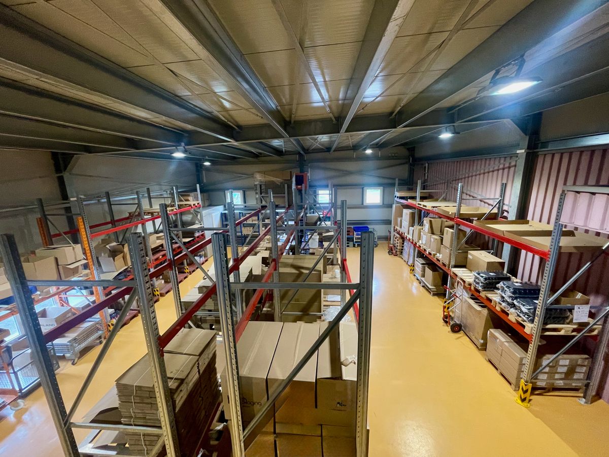 Spacious warehouse and industrial hall with 31 additional rented garage boxes