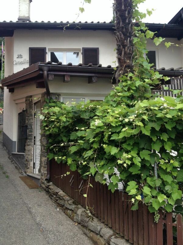 Characteristic renovated rustic house with fireplace and terrace in the historic center of Mondonico