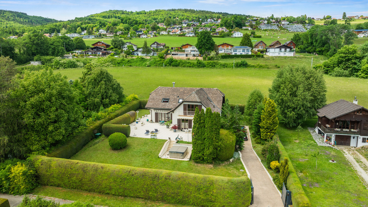 Pretty house in a family setting in Arzier-le-muids