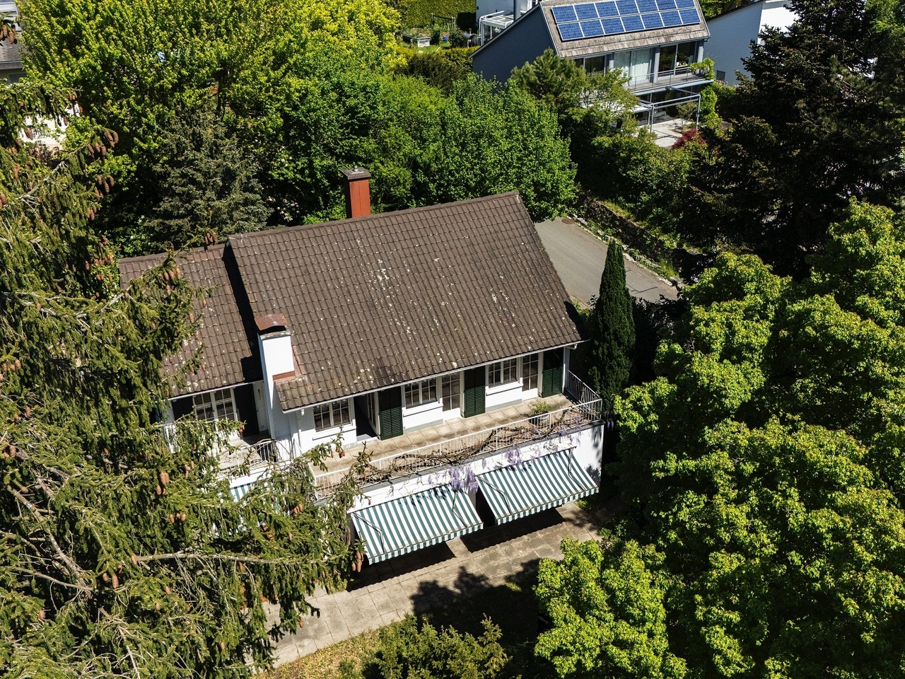 Spacious single-family house with charm in a quiet location in Therwil