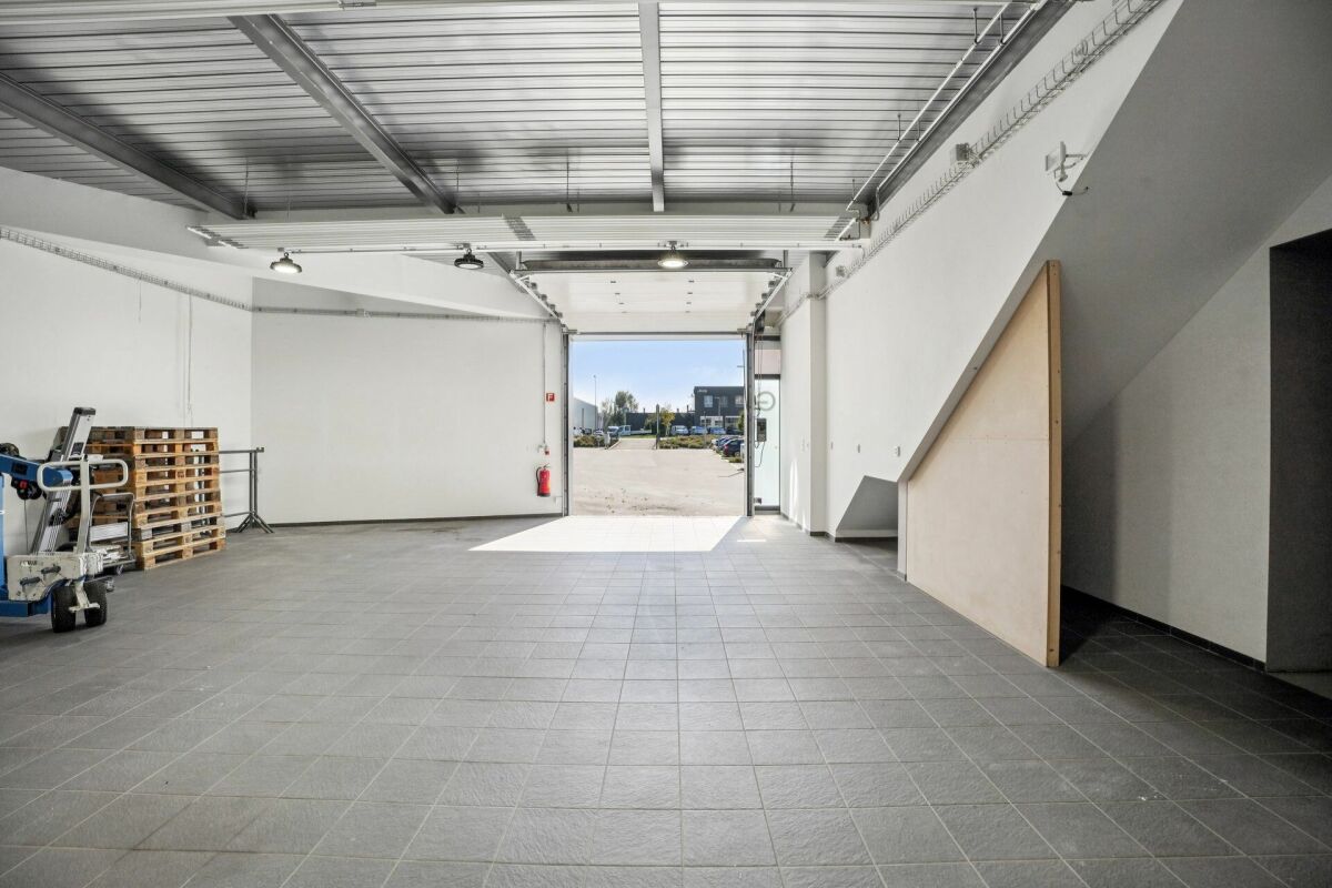 Yverdon - Modern industrial hall of 195 m²