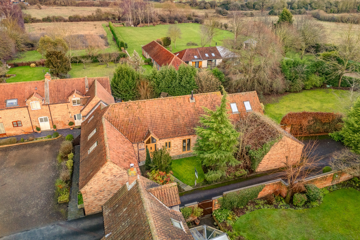 Under Offer: Barn Conversion for sale in Holme Pierrepont, Nottingham