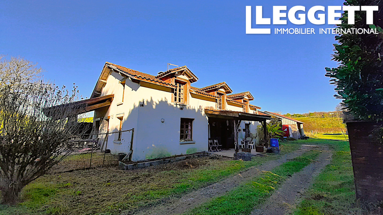 Large family home in need of updating with 5 bedrooms a large garden, a barn and a swimming pool.