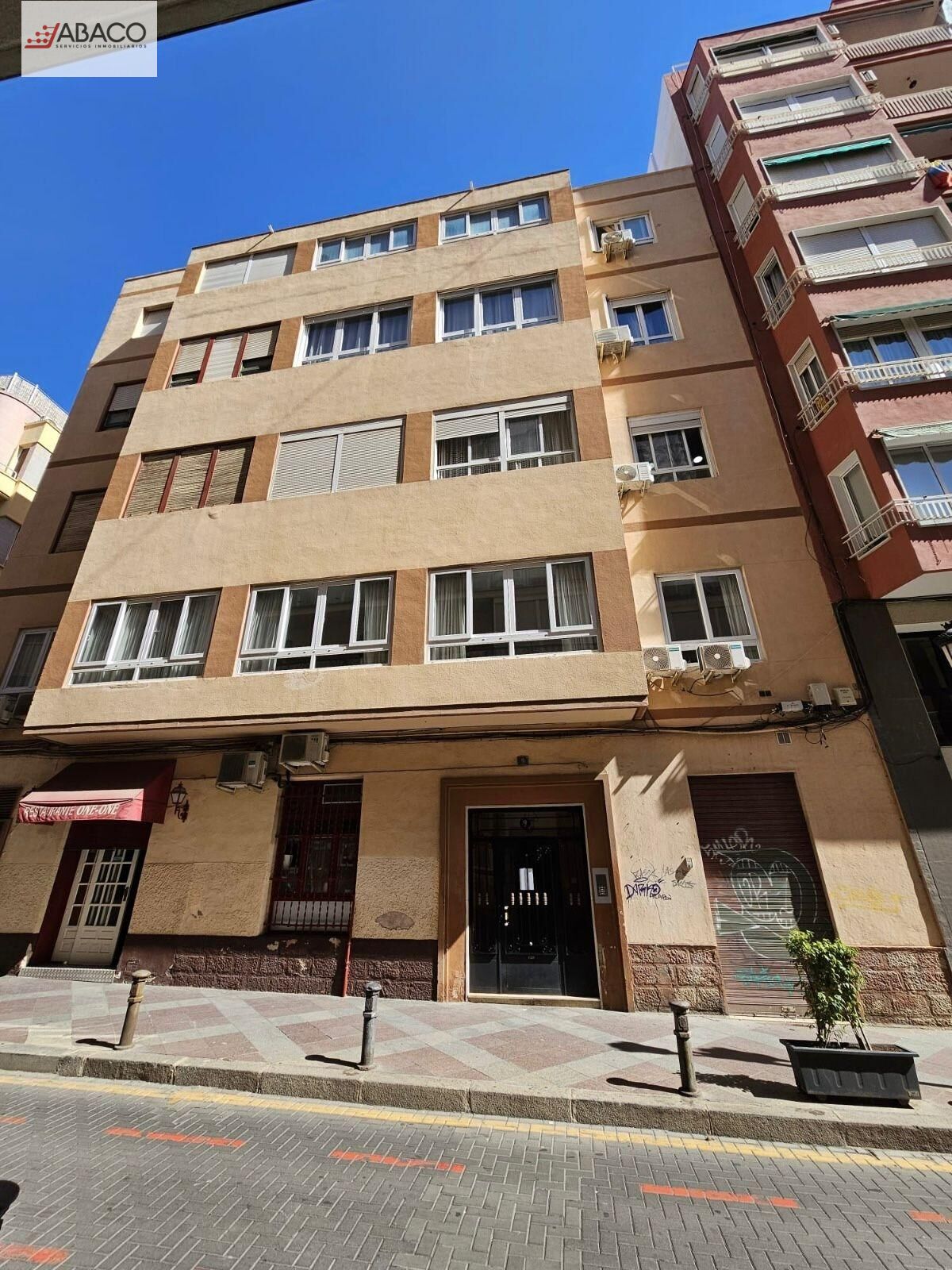 Spacious Building in the Heart of Alicante - Unique Opportunity