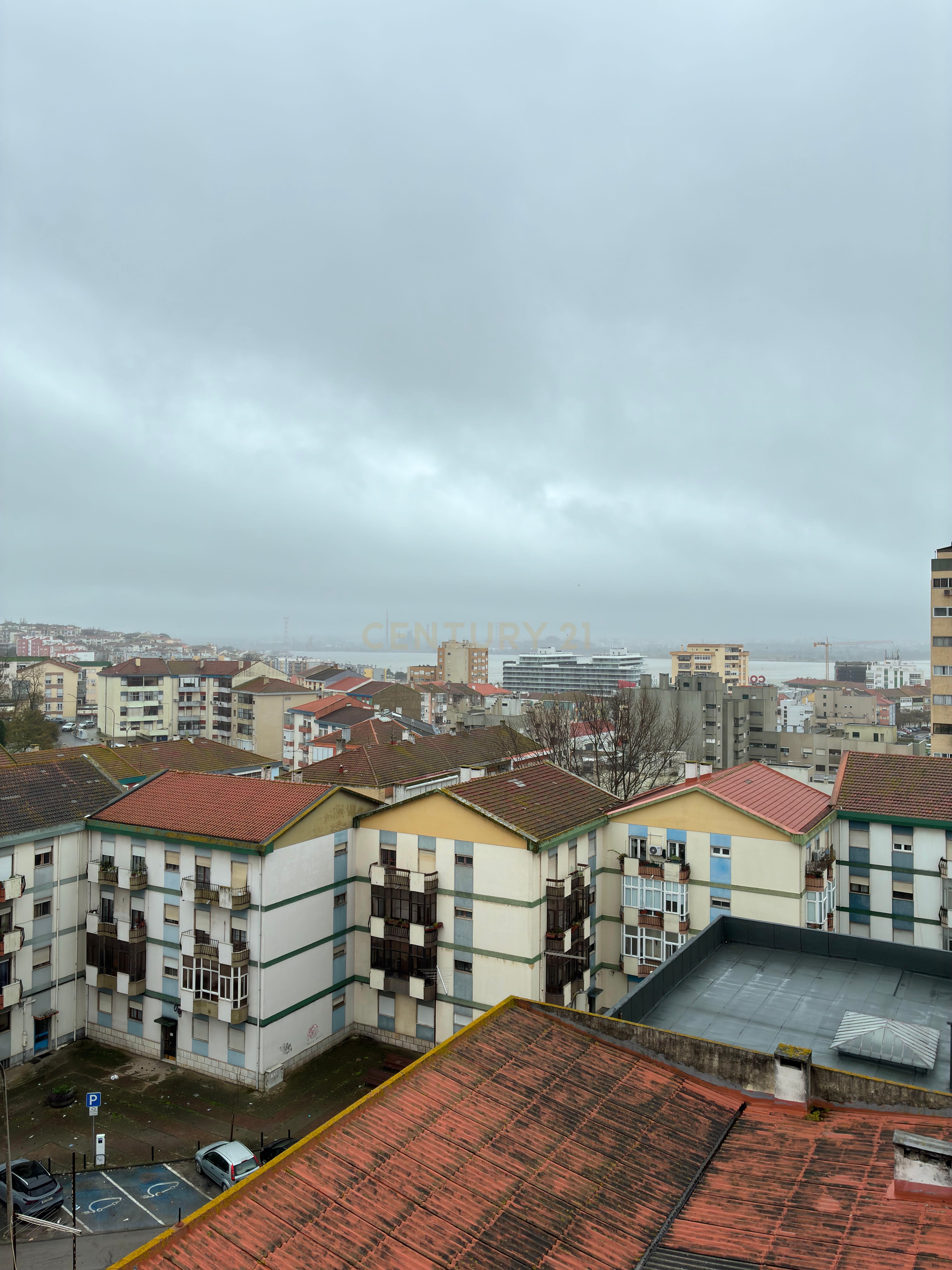 Renovated 3-Bedroom Apartment with River View in Barreiro
