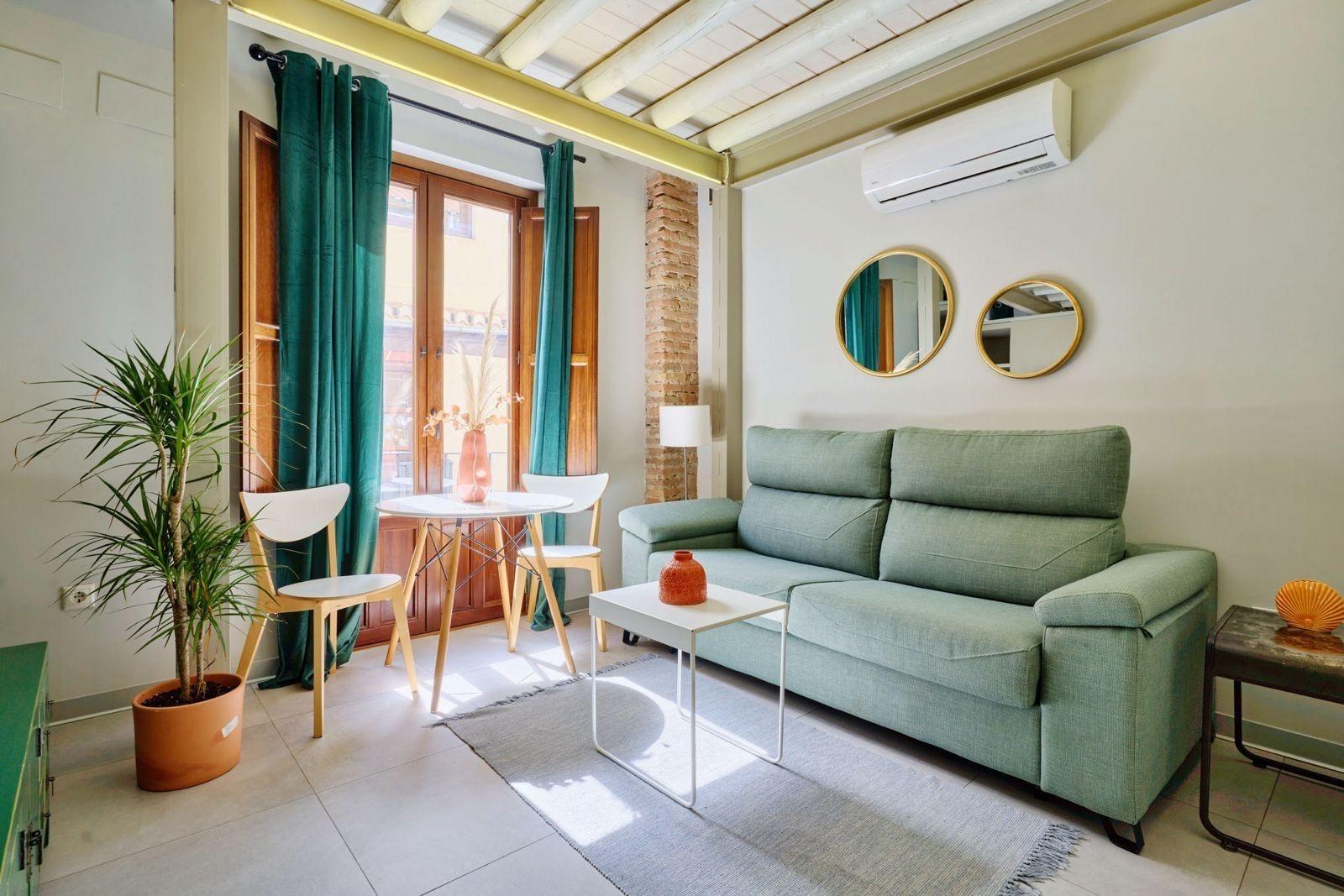 Spectacular building in the heart of the city with a tourist license!