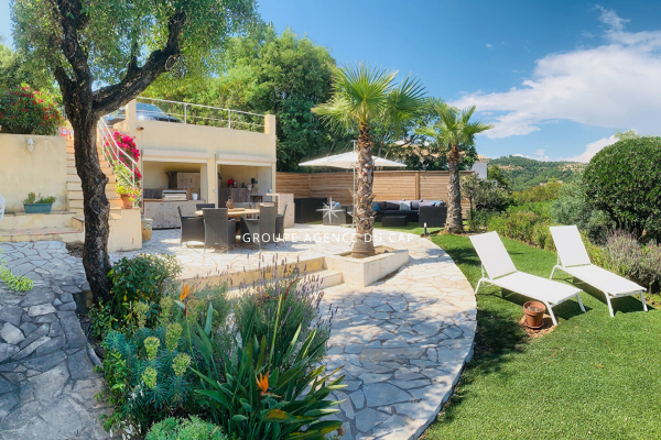 FOR SALE 4 BEDROOM SEA VIEW VILLA WITH INDEPENDENT STUDIO - SWIMMING POOL - LES ISSAMBRES