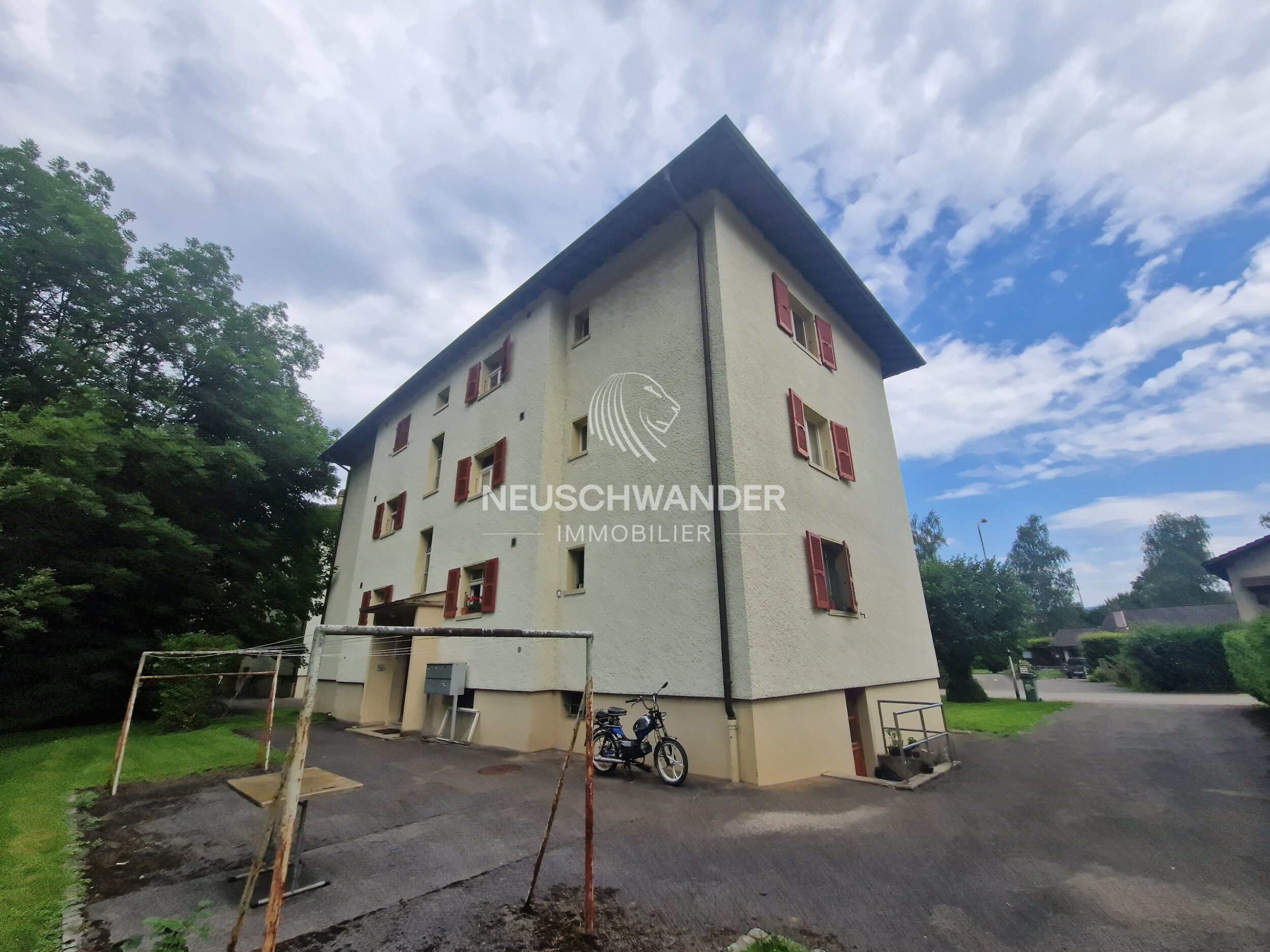 For sale in Porrentruy building of 6 apartments
