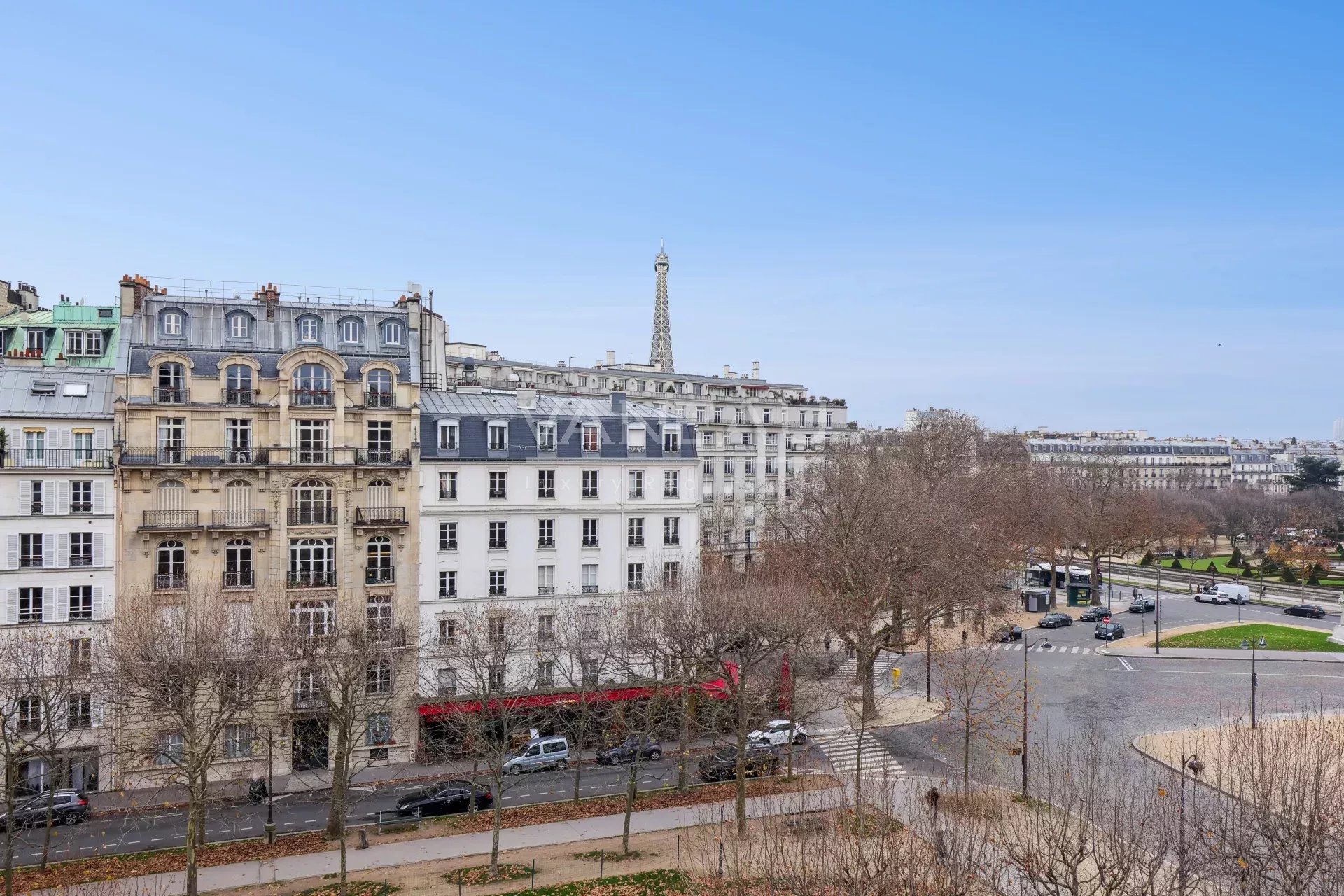 Paris VIIe - Breteuil Invalides - high floor with open view