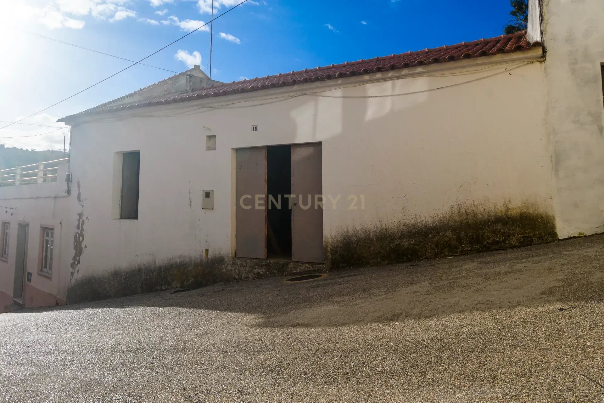 Warehouse in the Center of São Marcos da Serra – Unique Opportunity!