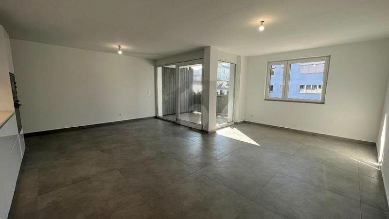 QUIET AND CLOSE TO SHOPS